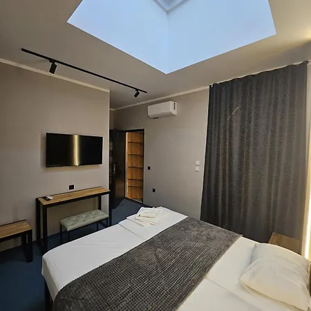 O'clock Bed & מלון בורגאס