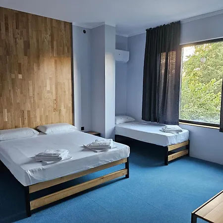 O'clock Bed & מלון 3*