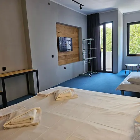 מלון O'clock Bed &