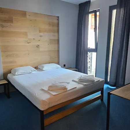 O'clock Bed & Хотел 3*