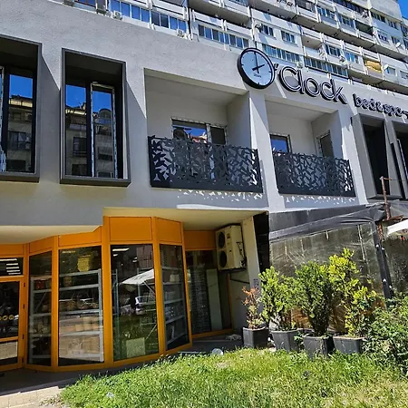 酒店 O'clock Bed &