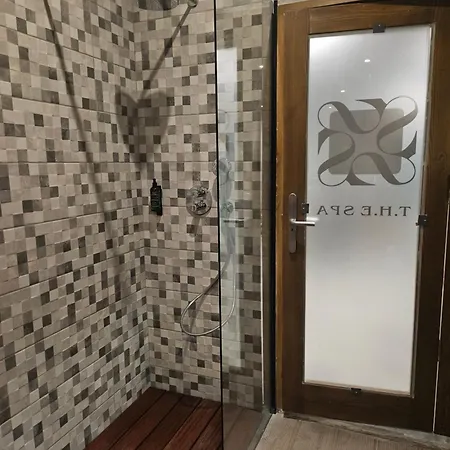 מלון O'clock Bed &