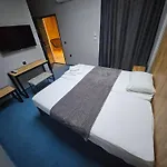 Хотел O'clock Bed & 3*