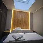 Хотел O'clock Bed & 3*