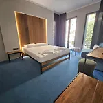 Хотел O'clock Bed &