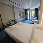 O'clock Bed & Хотел