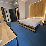 Хотел O'clock Bed & 3*