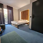 O'clock Bed & Хотел Бургас