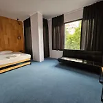 O'clock Bed & Хотел