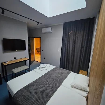O'clock Bed & Self Check In 3*