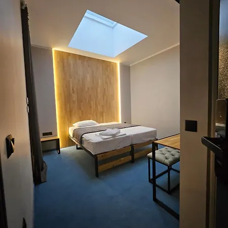 Hotel O'clock Bed & Self Check In