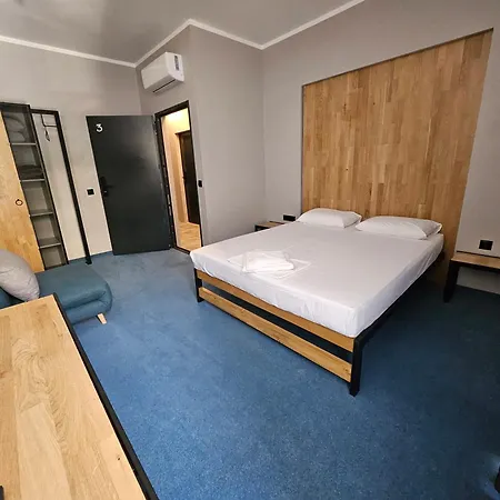 Hotel O'clock Bed & Self Check In