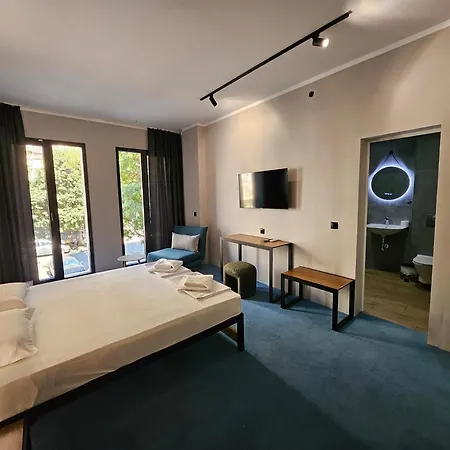 O'clock Bed & Self Check In 3*
