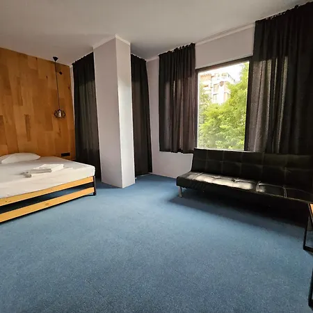 O'clock Bed & Self Check In Hotel