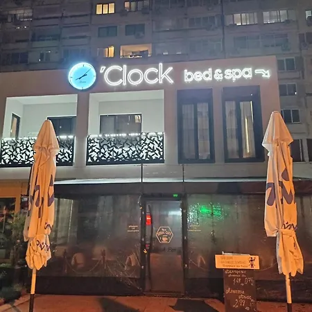 O'clock Bed & Self Check In